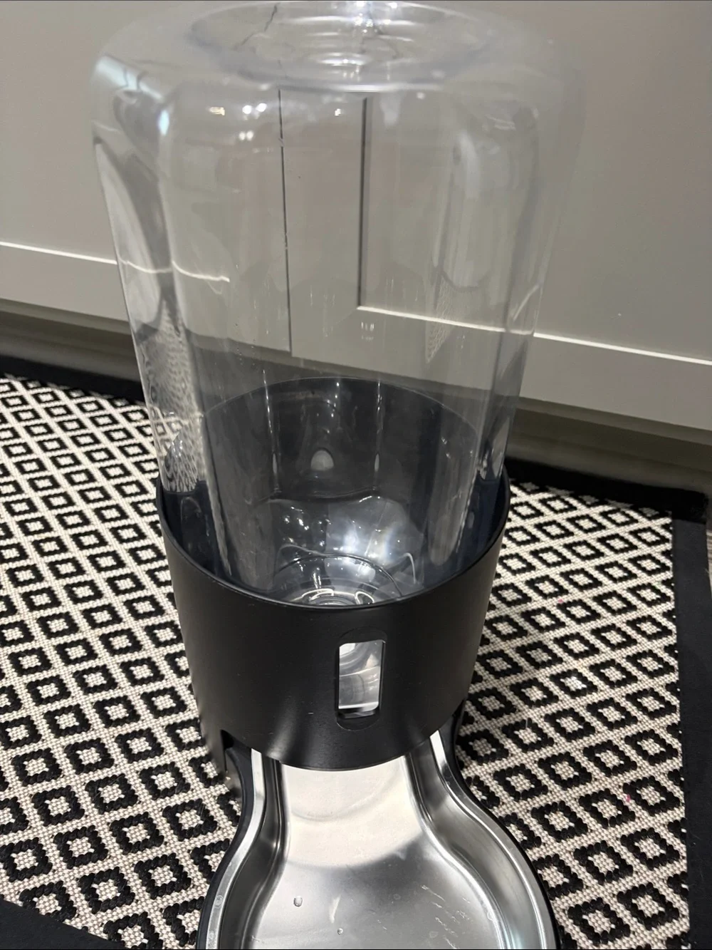 Automatic Gravity Pet water dispenser in Clear and Black
